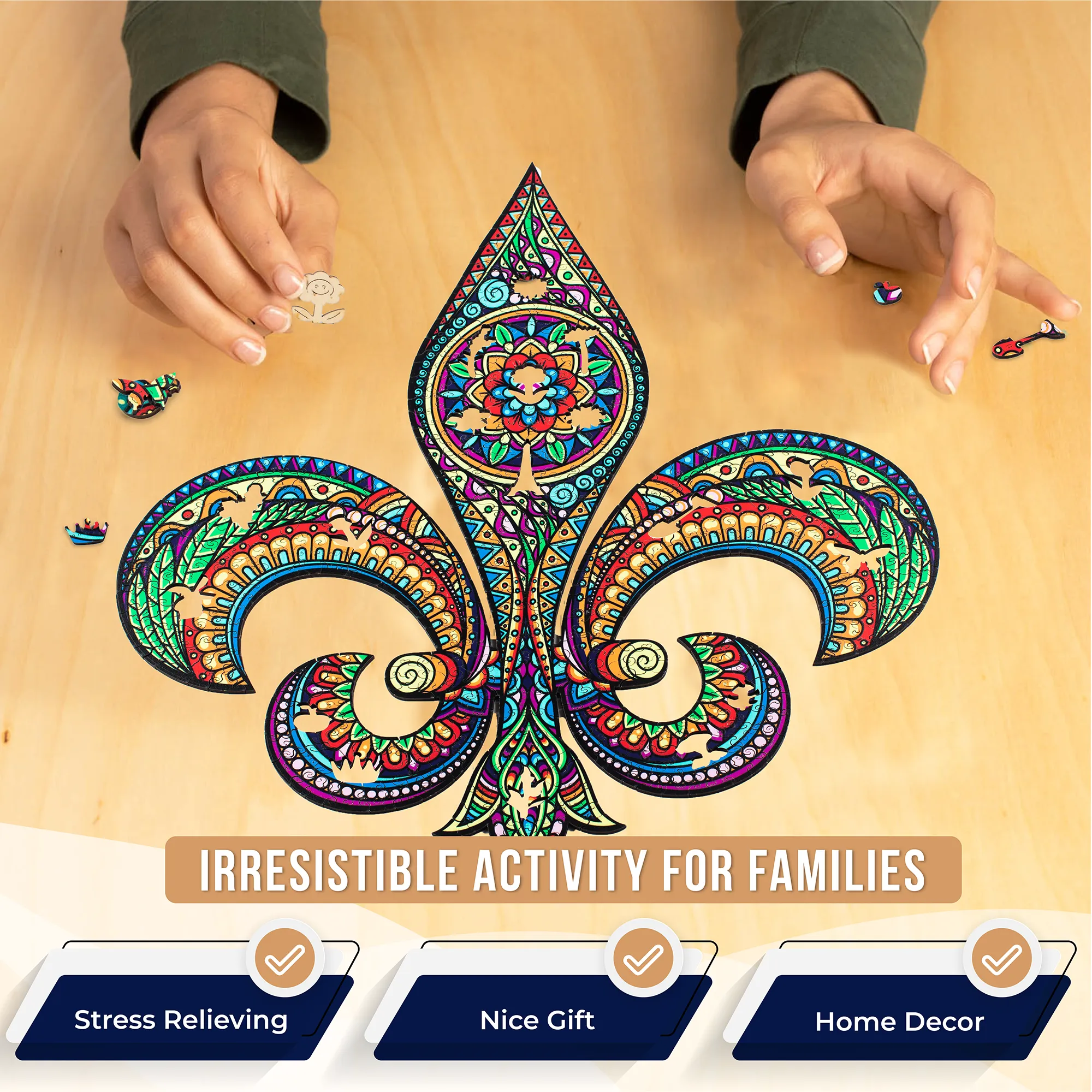 Fleur de Lis 550 Piece Wooden Jigsaw Puzzle